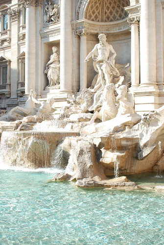trevi fountain in roma photo