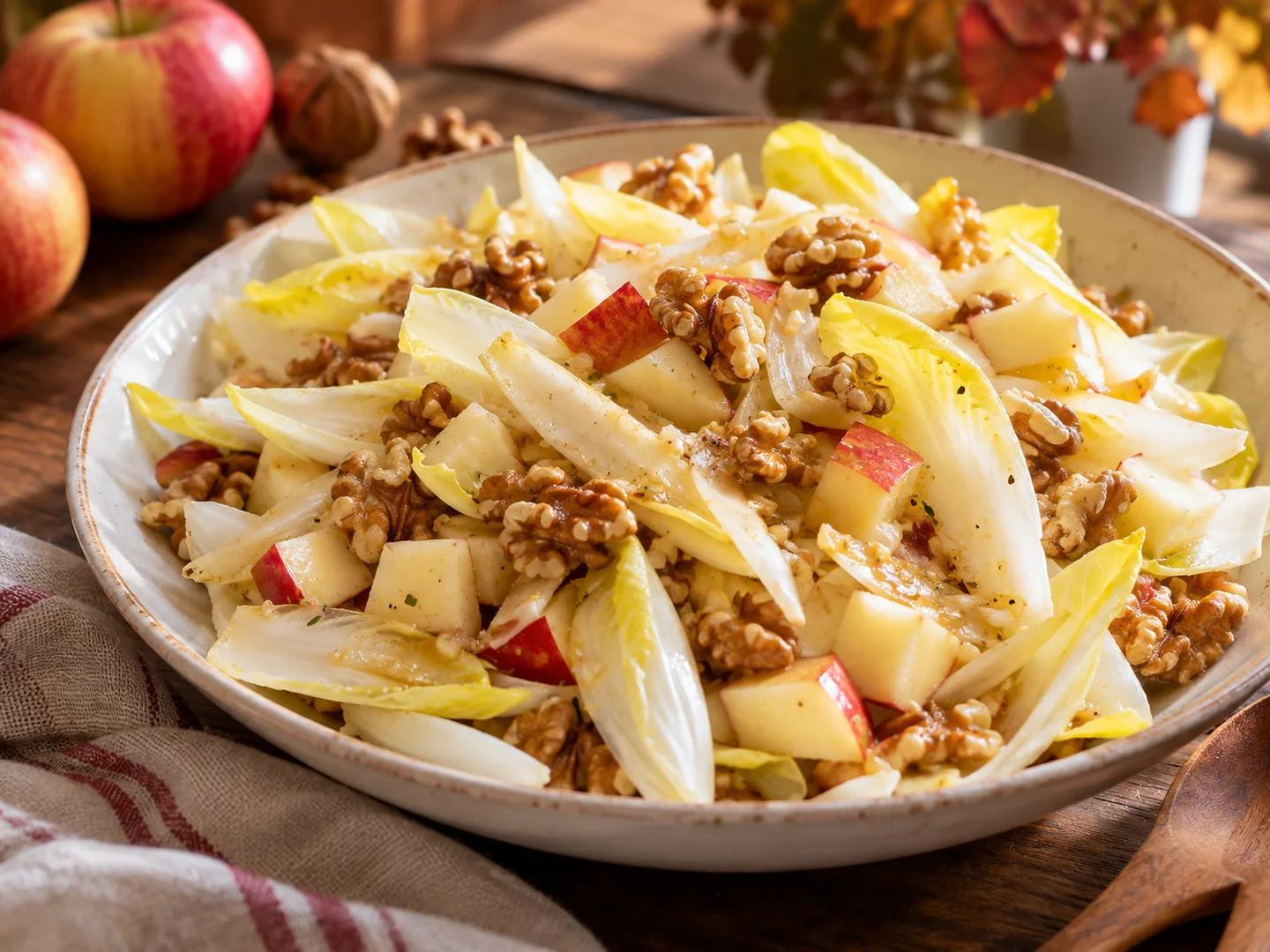 Salade dâ€™endives, pomme, noix et comtÃ©
